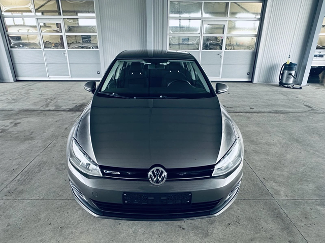 VW Golf 1.4TGI - автомобили, коли, обяви за нови и употребявани 1