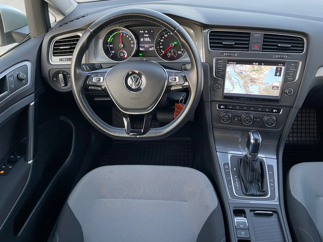 VW Golf E GERMANY - автомобили, коли, обяви за нови и употребявани 10