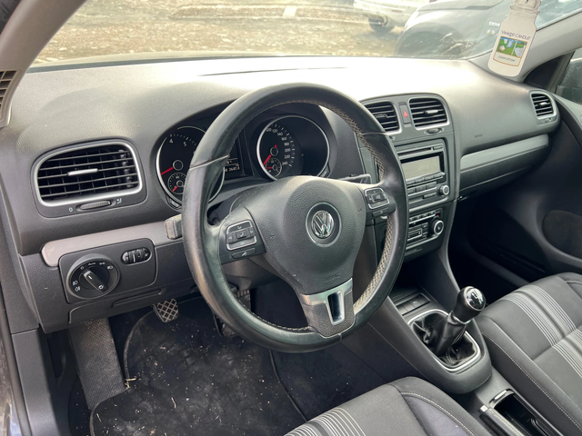 VW Golf 1.2 - автомобили, коли, обяви за нови и употребявани 9