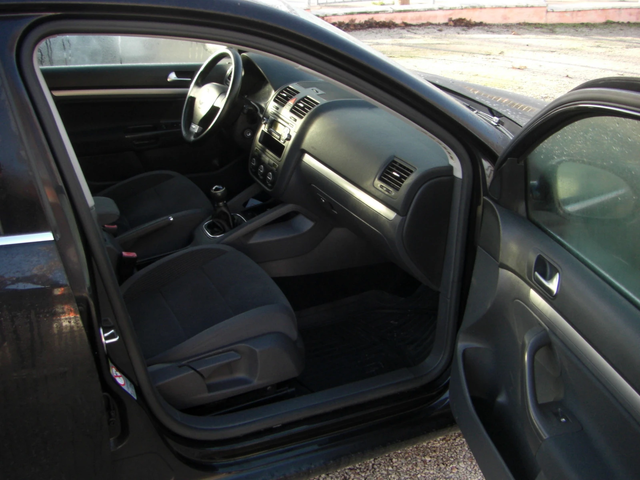 VW Golf 1.9TDI  GT 105k.c - автомобили, коли, обяви за нови и употребявани 14