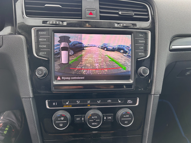 VW Golf 1.6TDI AVTOMAT/NAVI/KAMERA/KOJA EURO 6 - автомобили, коли, обяви за нови и употребявани 14