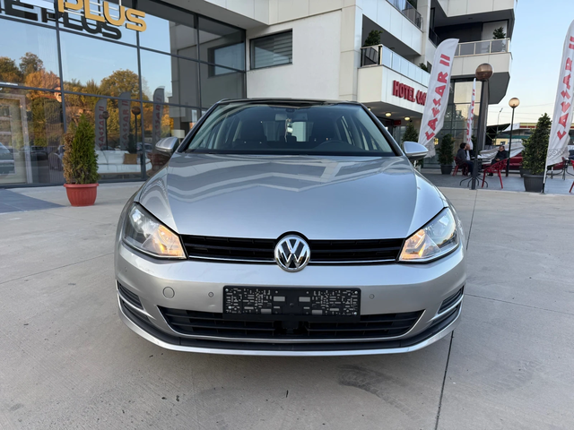 VW Golf DISTRONIC/Line Assist/Panorama/NAVI - автомобили, коли, обяви за нови и употребявани 0
