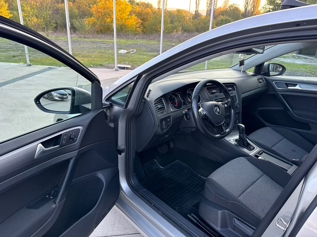 VW Golf DISTRONIC/Line Assist/Panorama/NAVI - автомобили, коли, обяви за нови и употребявани 10