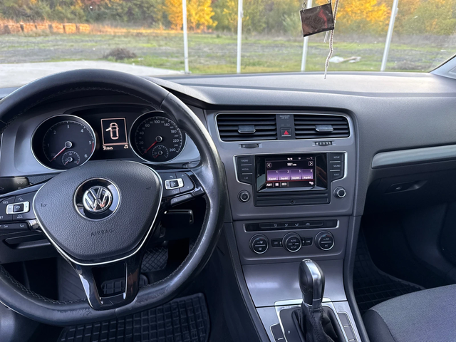 VW Golf DISTRONIC/Line Assist/Panorama/NAVI - автомобили, коли, обяви за нови и употребявани 12