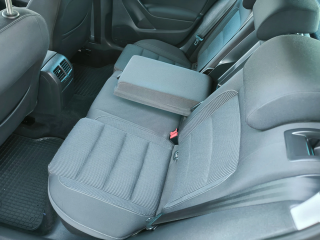 VW Golf Т.D.i-105k.c.НАВИ, КЛИМАТРОНИК, ЕВРО 5В - автомобили, коли, обяви за нови и употребявани 11