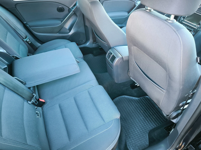 VW Golf Т.D.i-105k.c.НАВИ, КЛИМАТРОНИК, ЕВРО 5В - автомобили, коли, обяви за нови и употребявани 12