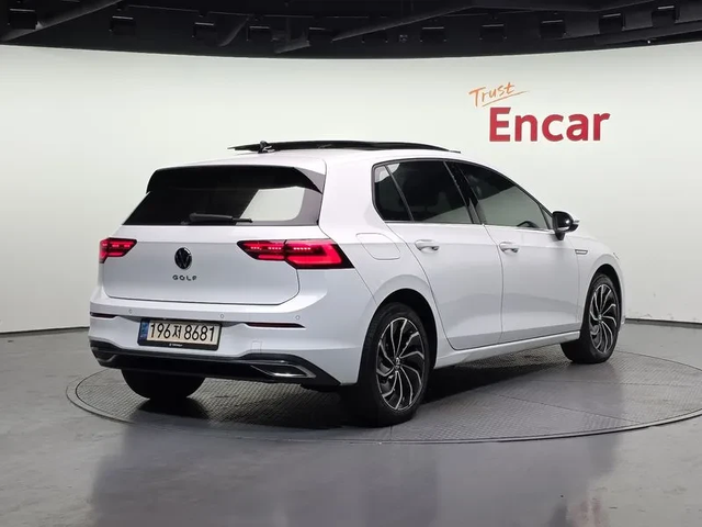 VW Golf 8Th Generation 2.0 Tdi Prestige - автомобили, коли, обяви за нови и употребявани 1