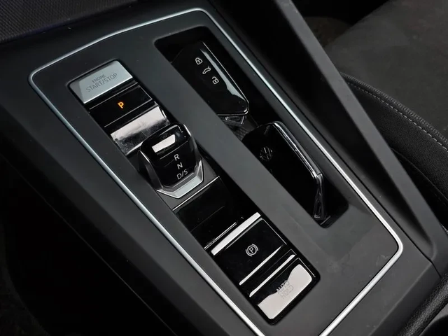 VW Golf 8Th Generation 2.0 Tdi Prestige - автомобили, коли, обяви за нови и употребявани 8