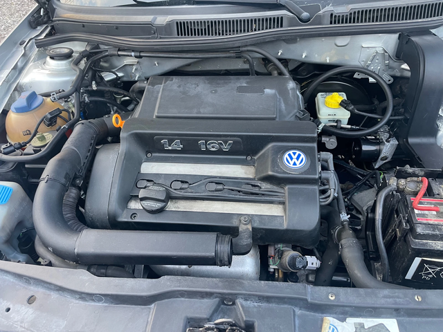 VW Golf 1.4i-16V-ITALIA - автомобили, коли, обяви за нови и употребявани 10