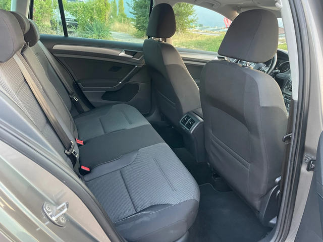 VW Golf 1.6TDI-NAVI-PANO-DSG - автомобили, коли, обяви за нови и употребявани 6