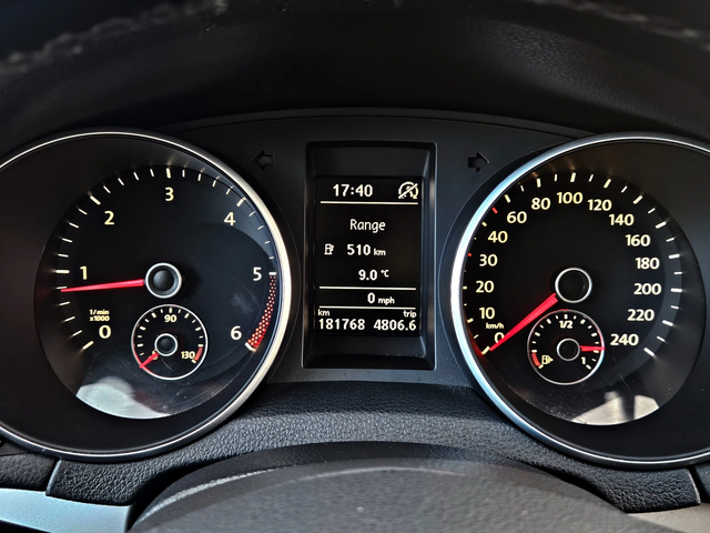 VW Golf 6/1.6TDI/105KS/5 СКОРОСТИ/TEMPOMAT/PARK ASSYST/ - автомобили, коли, обяви за нови и употребявани 9