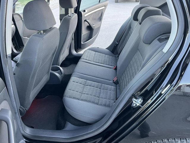 VW Golf 1.4I 80кс FACE КЛИМАТИК - автомобили, коли, обяви за нови и употребявани 8