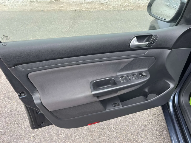 VW Golf 1.9 TDI 90кс EURO 4 КЛИМАТРОНИК - автомобили, коли, обяви за нови и употребявани 6