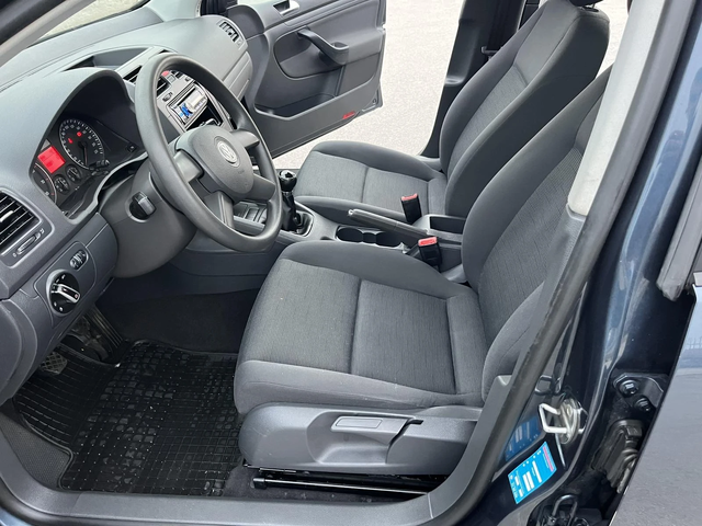 VW Golf 1.4I 75кс  КЛИМАТИК - автомобили, коли, обяви за нови и употребявани 7