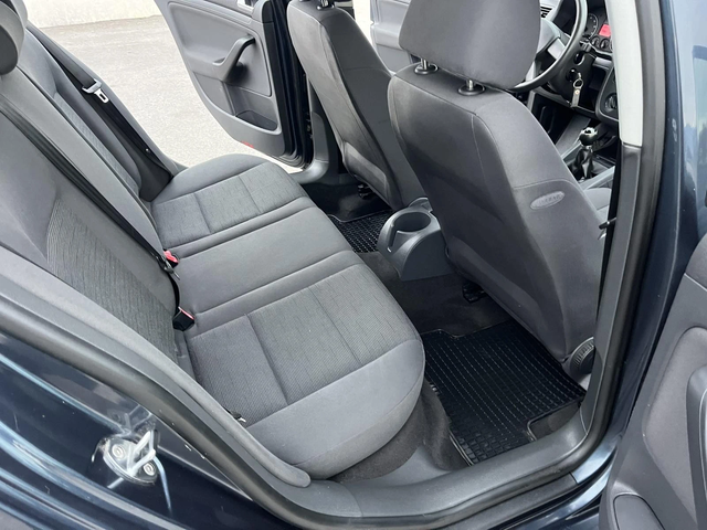 VW Golf 1.4I 75кс  КЛИМАТИК - автомобили, коли, обяви за нови и употребявани 9