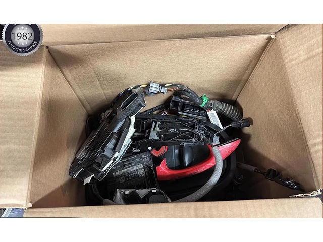 VW Golf R* 4MOTION* PREMIUM AUDIO* ПОДГРЕВ* - автомобили, коли, обяви за нови и употребявани 16