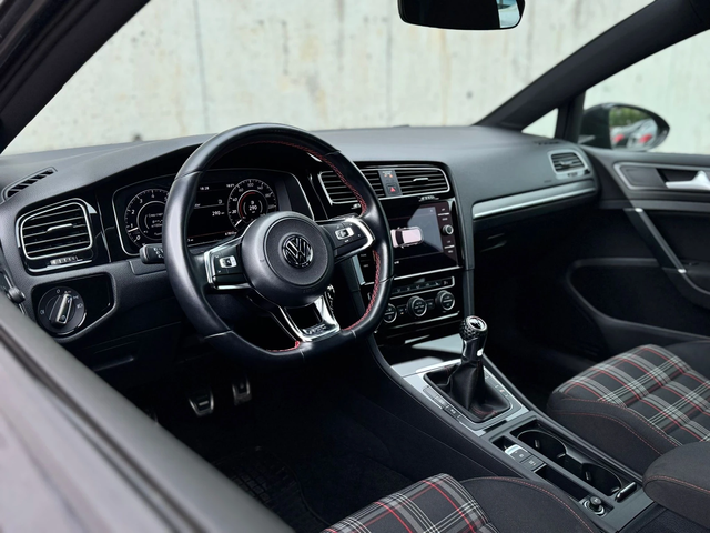 VW Golf GTI/PERFORMANCE/VIRTUAL/LED/NAVI/Multy/67 хил.км.! - автомобили, коли, обяви за нови и употребявани 11