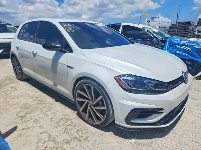 VW Golf R* DIGITAL* AWD* АВТОКРЕДИТИРАНЕ - автомобили, коли, обяви за нови и употребявани 3