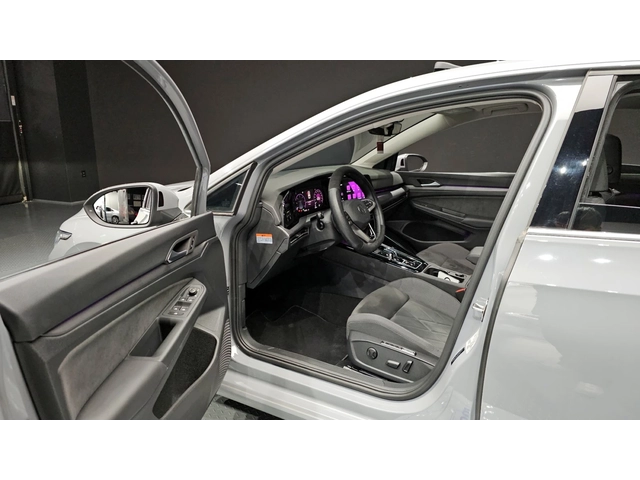 VW Golf 8 2.0TDI DSG | HUD | ACC | Шибедах - автомобили, коли, обяви за нови и употребявани 4