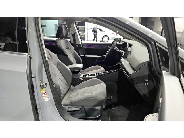 VW Golf 8 2.0TDI DSG | HUD | ACC | Шибедах - автомобили, коли, обяви за нови и употребявани 8