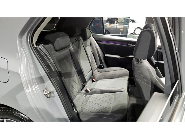 VW Golf 8 2.0TDI DSG | HUD | ACC | Шибедах - автомобили, коли, обяви за нови и употребявани 9