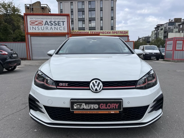 VW Golf 2.0 BENZ - автомобили, коли, обяви за нови и употребявани 1