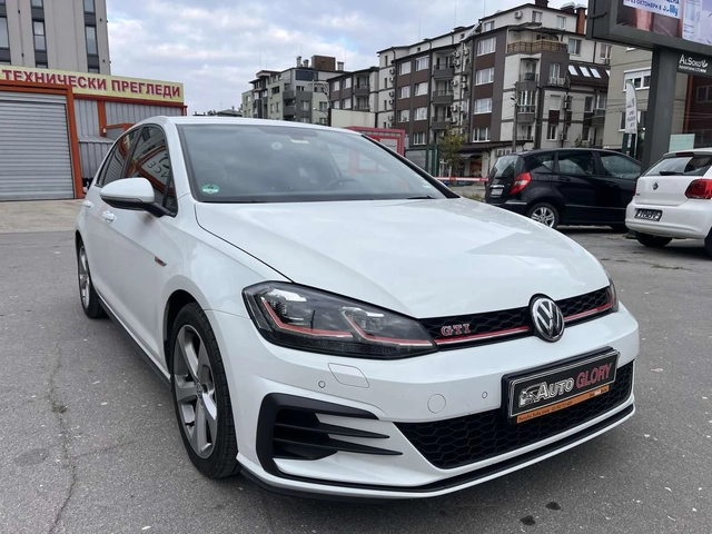 VW Golf 2.0 BENZ - автомобили, коли, обяви за нови и употребявани 2