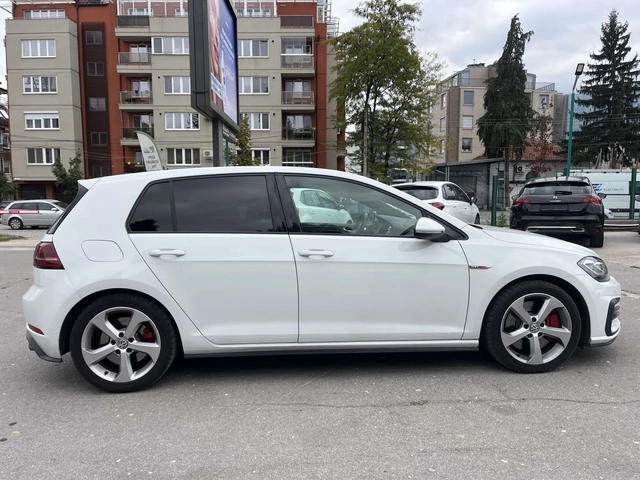 VW Golf 2.0 BENZ - автомобили, коли, обяви за нови и употребявани 6