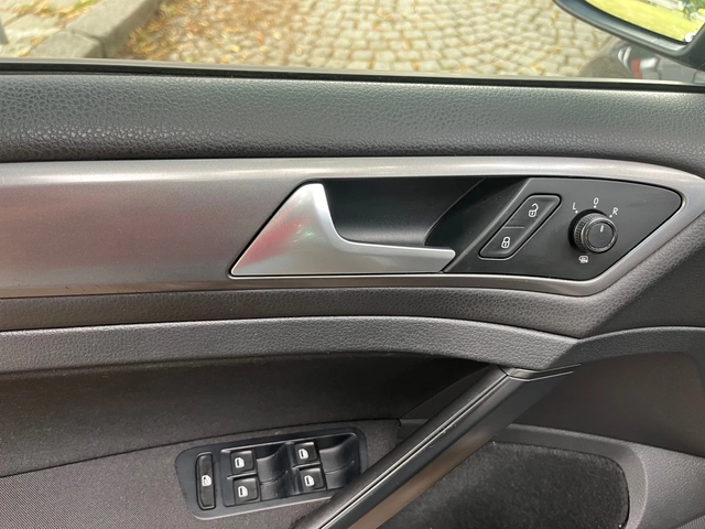 VW Golf 1.4i TGI-фабричен - автомобили, коли, обяви за нови и употребявани 9