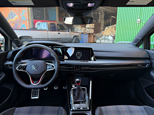 VW GOLF GTI 2.0L 4cyl FWD - автомобили, коли, обяви за нови и употребявани 8