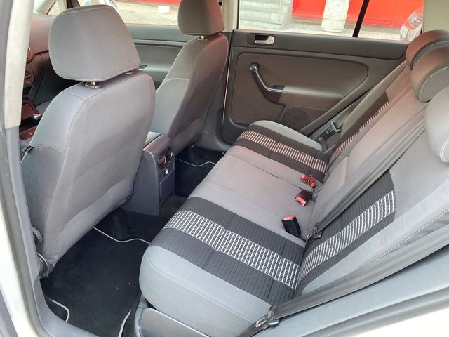 VW Golf Plus 1.6 БЕНЗИН-ГАЗ 102к.с. - автомобили, коли, обяви за нови и употребявани 9