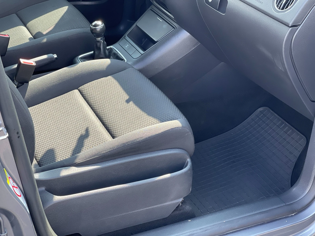 VW Golf Plus 1.4i - автомобили, коли, обяви за нови и употребявани 11