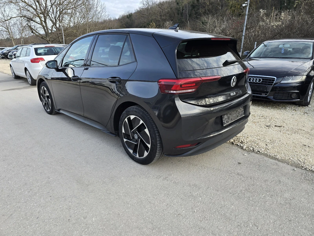 VW ID.3 PRO 62KWH Лизинг - автомобили, коли, обяви за нови и употребявани 2