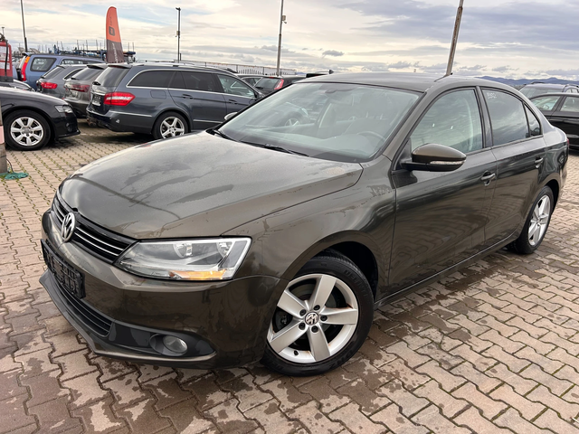 VW Jetta 1.2TSI NAVI EURO 5 - автомобили, коли, обяви за нови и употребявани 0