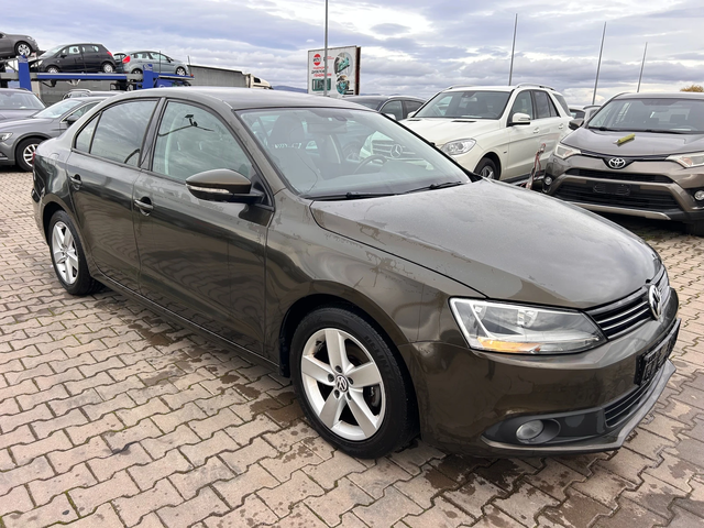 VW Jetta 1.2TSI NAVI EURO 5 - автомобили, коли, обяви за нови и употребявани 3