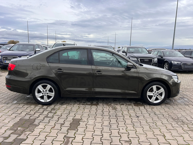 VW Jetta 1.2TSI NAVI EURO 5 - автомобили, коли, обяви за нови и употребявани 4