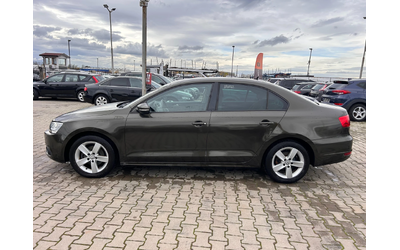 VW Jetta 1.2TSI NAVI EURO 5 - автомобили, коли, обяви за нови и употребявани 8