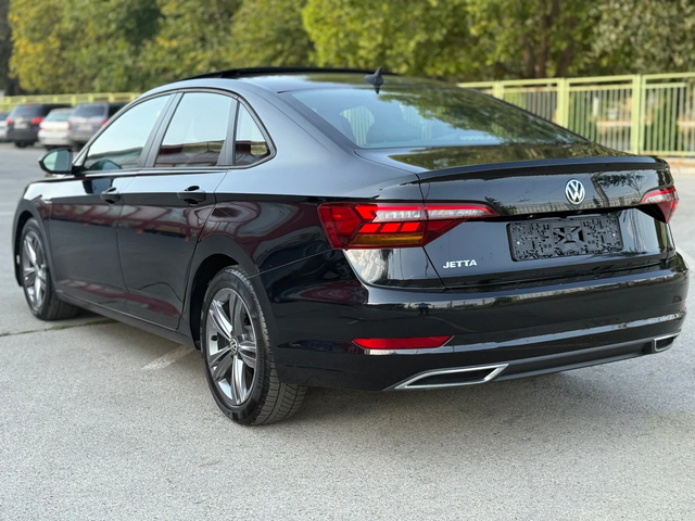 VW Jetta R-line* DISTR* LineAssist* М.Точка* CarPlay* ПОДГ* - автомобили, коли, обяви за нови и употребявани 3