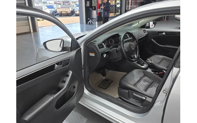 VW Jetta 2.0 TDI - автомобили, коли, обяви за нови и употребявани 10