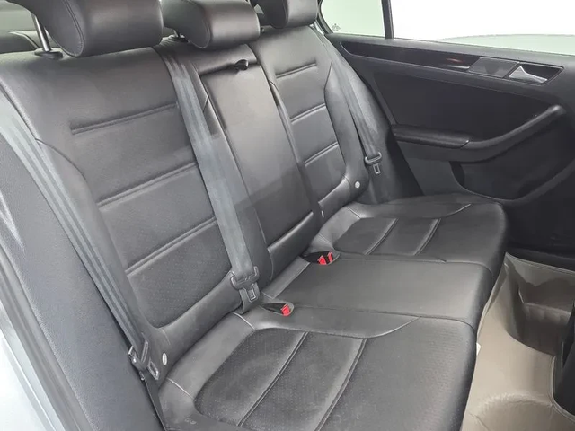 VW Jetta 2.0 TDI - автомобили, коли, обяви за нови и употребявани 11