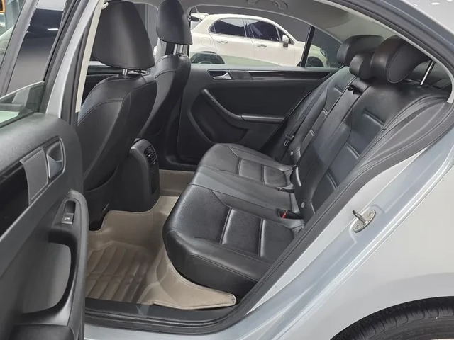 VW Jetta 2.0 TDI - автомобили, коли, обяви за нови и употребявани 12