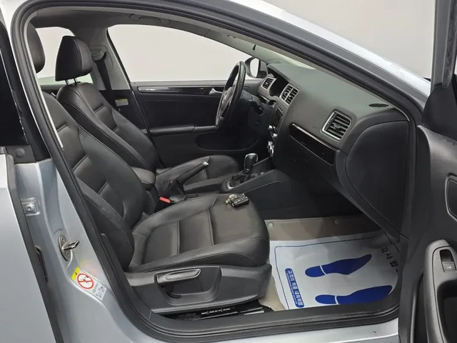 VW Jetta 2.0 TDI - автомобили, коли, обяви за нови и употребявани 9