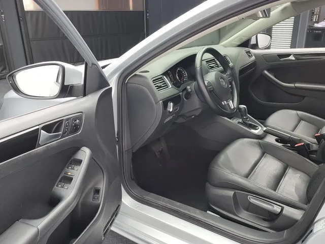 VW Jetta 2.0 TDI - автомобили, коли, обяви за нови и употребявани 9