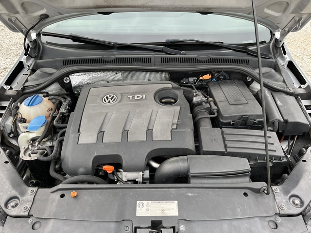 VW Jetta 1.6TDI 105к DSG BLUEMOTION КЛИМАТРОНИК ВНОС ИТАЛИЯ - автомобили, коли, обяви за нови и употребявани 15