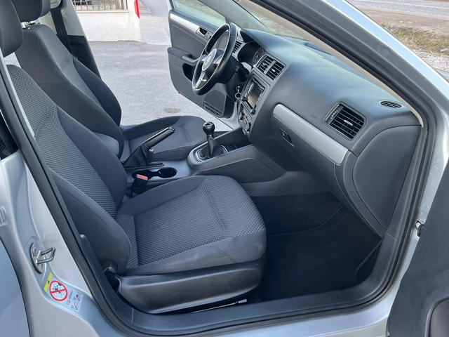 VW Jetta 1.2 TURBO 105кс 4 ЦИЛИНДЪРА EURO 5A КАТО НОВА - автомобили, коли, обяви за нови и употребявани 10