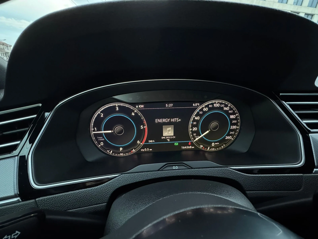 VW Passat 2.0 TDI 4Motion R-Line Camera Швейцария - автомобили, коли, обяви за нови и употребявани 10