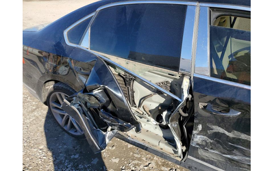 VW Passat 2.0L 4 Front-wheel Drive - автомобили, коли, обяви за нови и употребявани 10