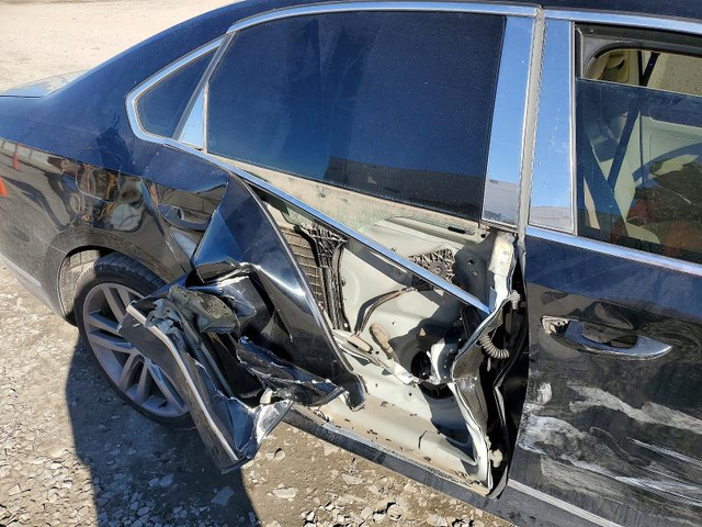 VW Passat 2.0L 4 Front-wheel Drive - автомобили, коли, обяви за нови и употребявани 10