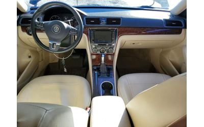 VW Passat 2.0L 4 Front-wheel Drive - автомобили, коли, обяви за нови и употребявани 8