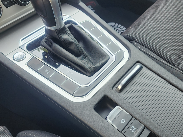 VW Passat 2.0TDI DSG - автомобили, коли, обяви за нови и употребявани 10